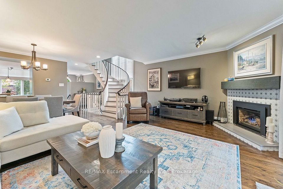 2331 Marine Drive, Oakville, ON L6L 1C2 13