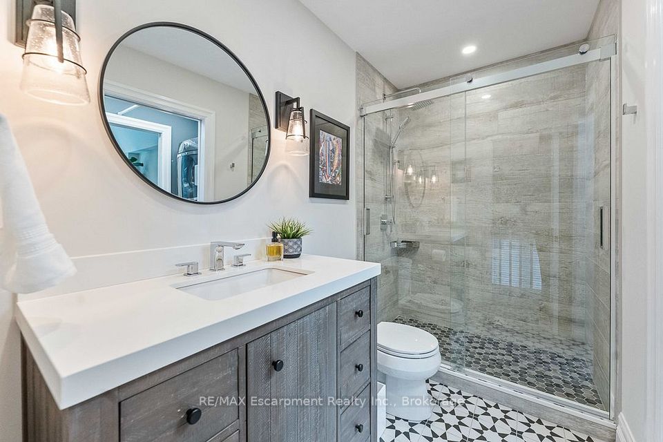 2331 Marine Drive, Oakville, ON L6L 1C2 18