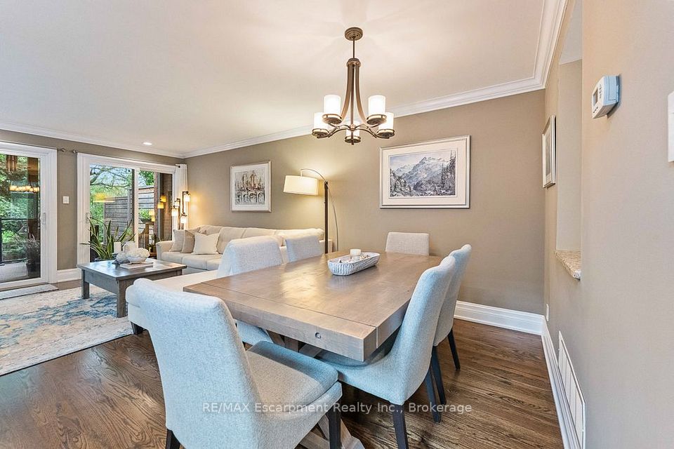 2331 Marine Drive, Oakville, ON L6L 1C2 9