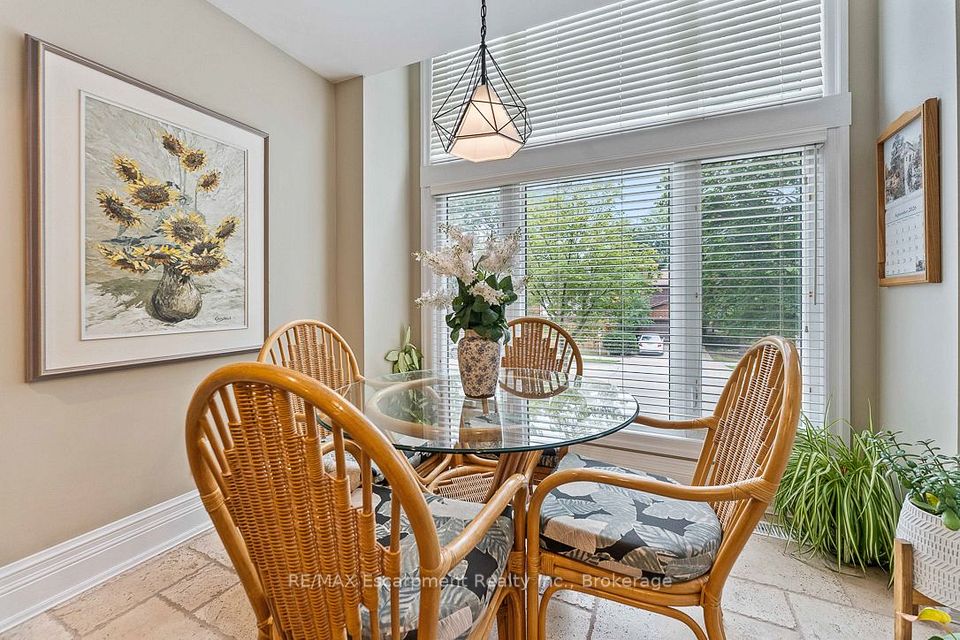 2331 Marine Drive, Oakville, ON L6L 1C2 7