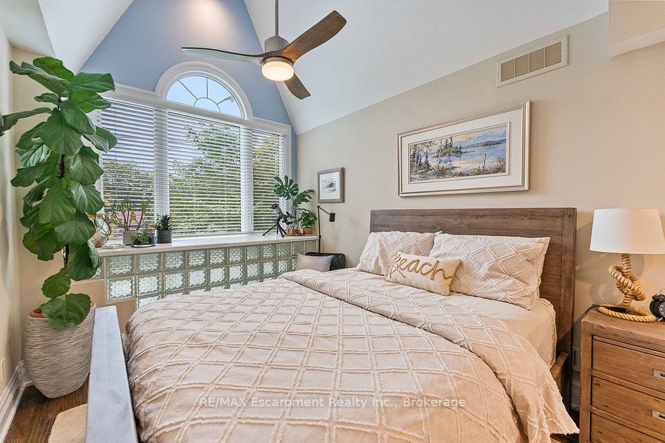 2331 Marine Drive, Oakville, ON L6L 1C2 15