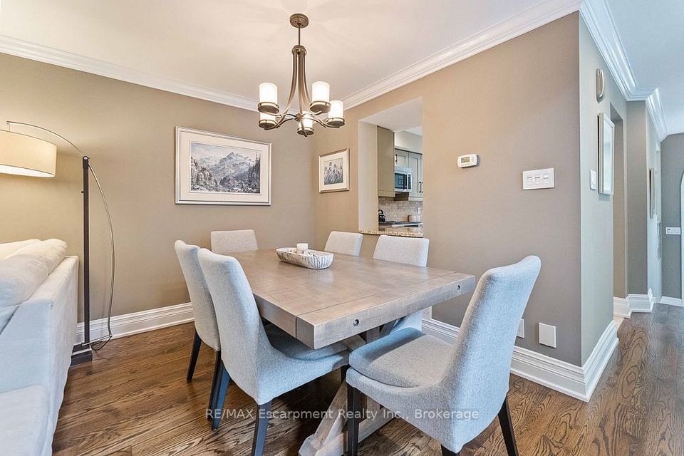 2331 Marine Drive, Oakville, ON L6L 1C2 10