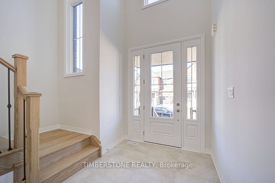 25 Raja Street, Brampton, ON L6P 4R8 2