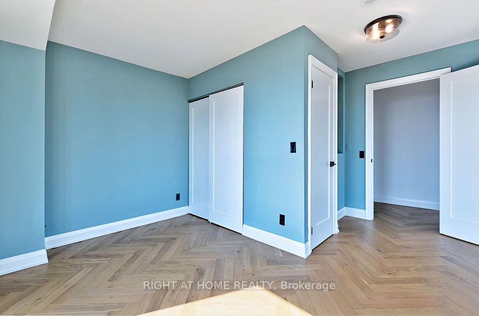 155 Legion Road N 2704, Toronto, ON M8Y 0A7 22