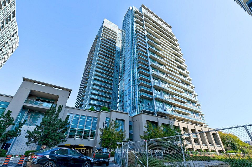155 Legion Road N 2704, Toronto, ON M8Y 0A7 4