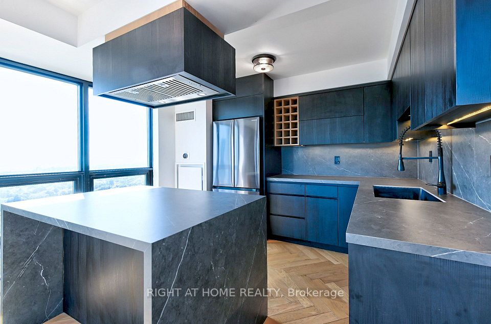155 Legion Road N 2704, Toronto, ON M8Y 0A7 13
