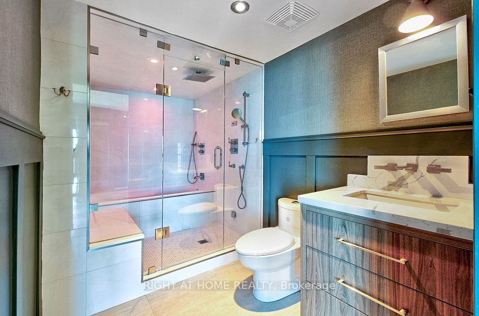155 Legion Road N 2704, Toronto, ON M8Y 0A7 20