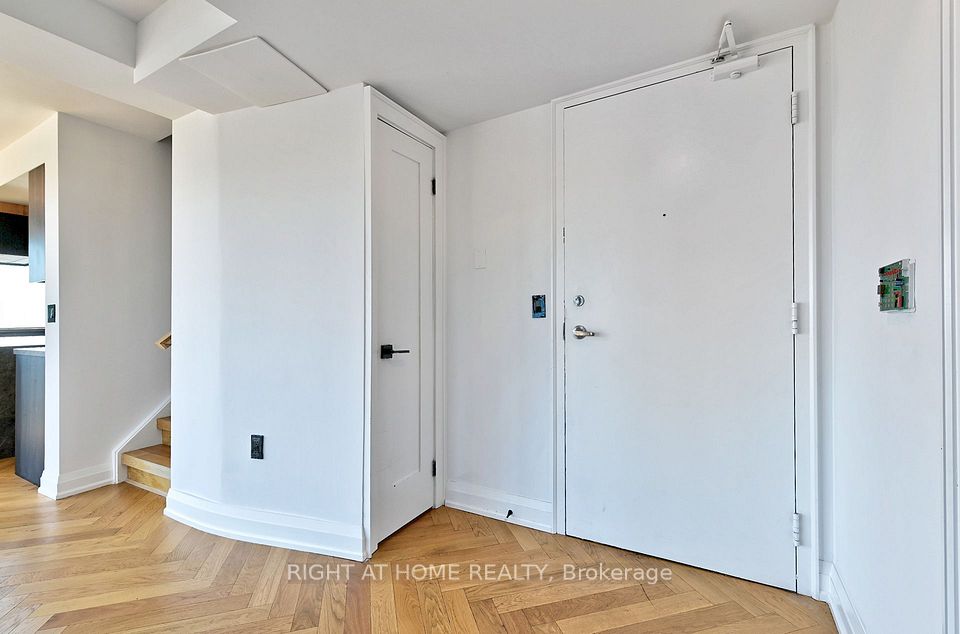 155 Legion Road N 2704, Toronto, ON M8Y 0A7 5