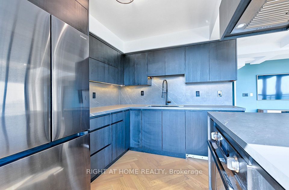155 Legion Road N 2704, Toronto, ON M8Y 0A7 15