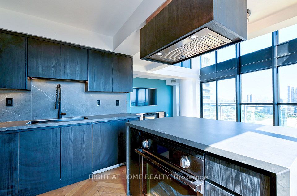 155 Legion Road N 2704, Toronto, ON M8Y 0A7 16