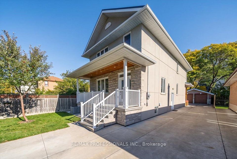 3 Gair Drive, Toronto, ON M8W 4P2 4