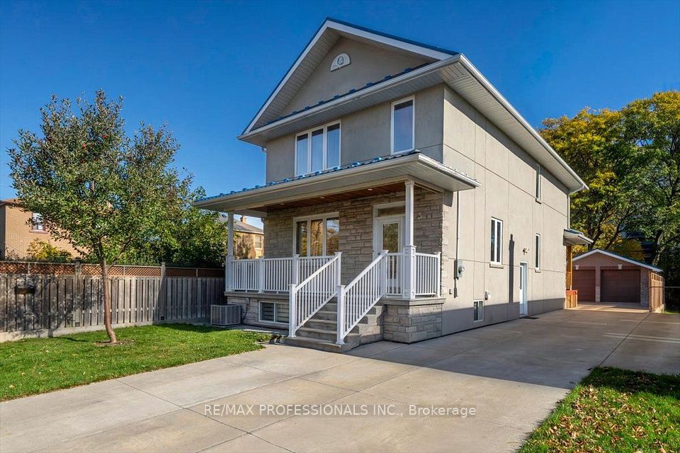 3 Gair Drive, Toronto, ON M8W 4P2 2
