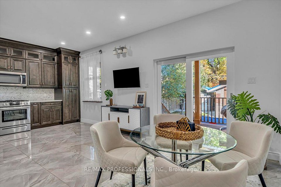 3 Gair Drive, Toronto, ON M8W 4P2 22