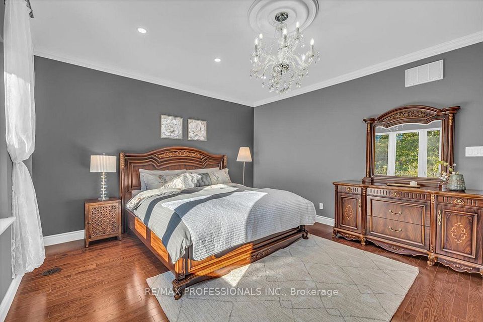 3 Gair Drive, Toronto, ON M8W 4P2 25