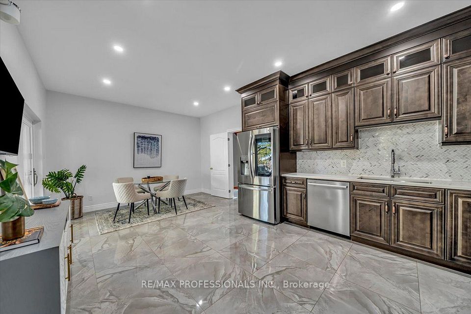 3 Gair Drive, Toronto, ON M8W 4P2 20