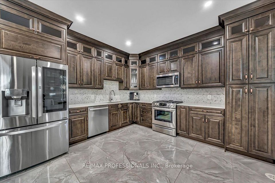 3 Gair Drive, Toronto, ON M8W 4P2 19