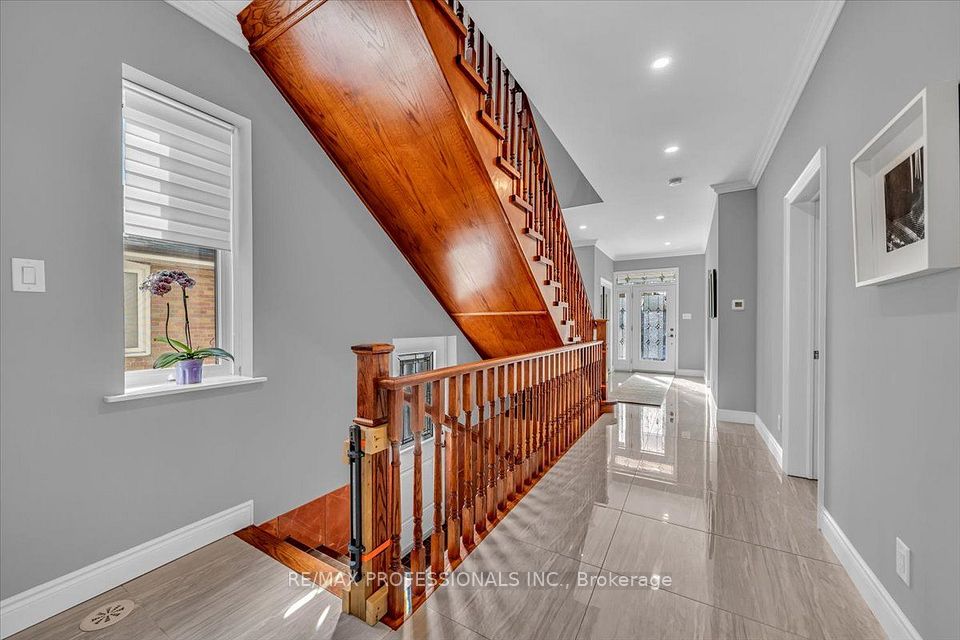 3 Gair Drive, Toronto, ON M8W 4P2 23