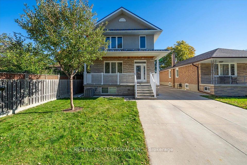 3 Gair Drive, Toronto, ON M8W 4P2 3