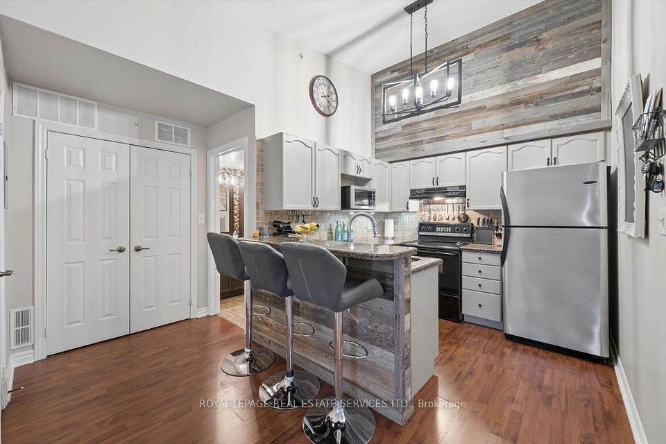 2045 Appleby Line 408, Burlington, ON L7L 7G9 12