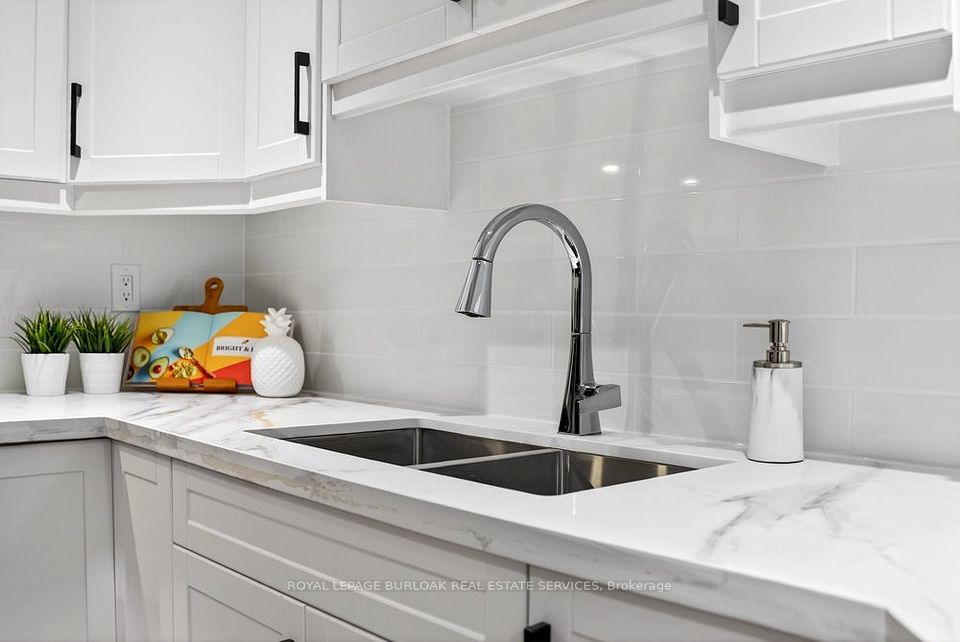 5070 Pinedale Avenue 808, Burlington, ON L7L 5V6 12