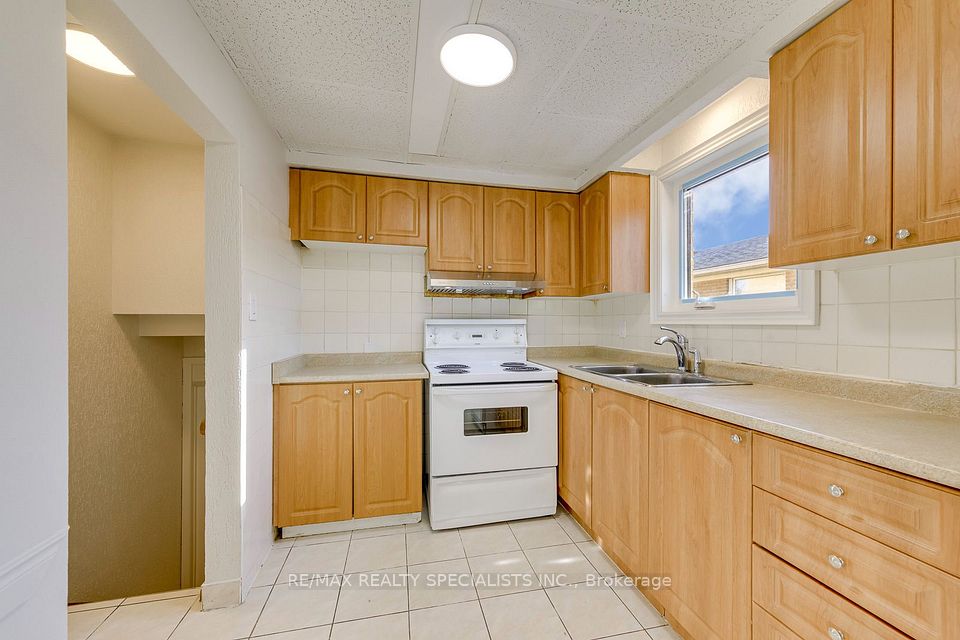 7605 Discus Crescent UPPER, Mississauga, ON L4T 2V4 10
