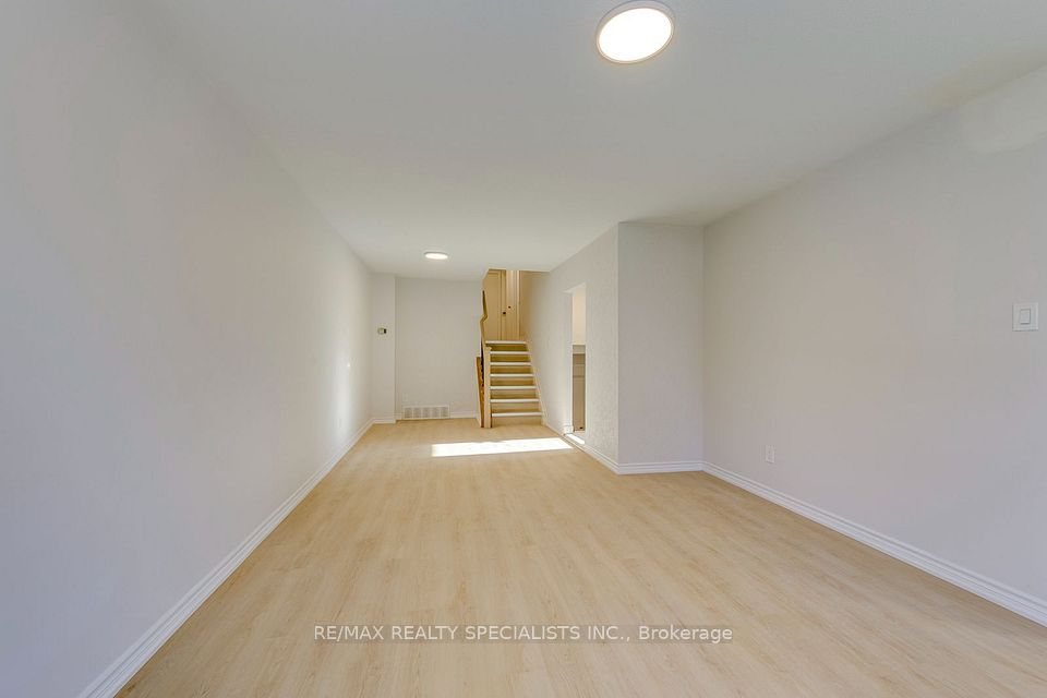7605 Discus Crescent UPPER, Mississauga, ON L4T 2V4 13