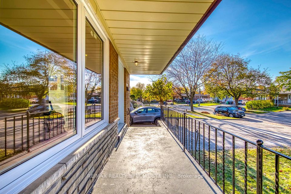 7605 Discus Crescent UPPER, Mississauga, ON L4T 2V4 4