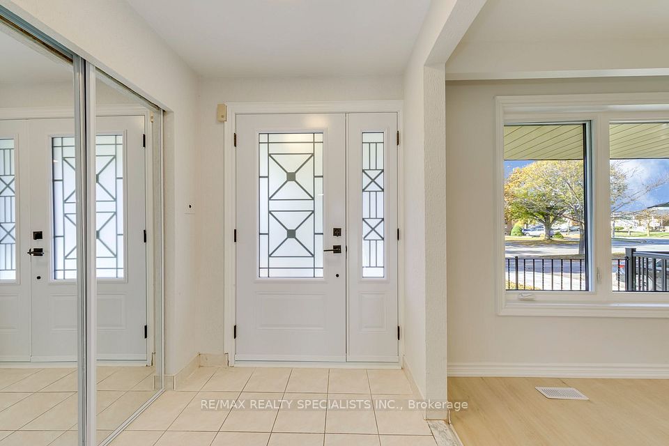 7605 Discus Crescent UPPER, Mississauga, ON L4T 2V4 6