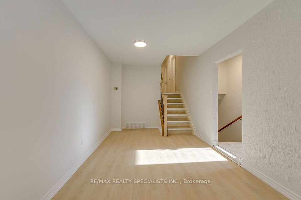 7605 Discus Crescent UPPER, Mississauga, ON L4T 2V4 15