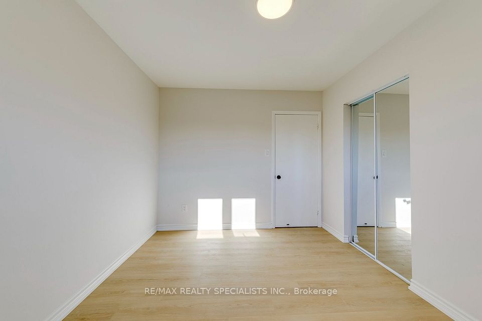 7605 Discus Crescent UPPER, Mississauga, ON L4T 2V4 25