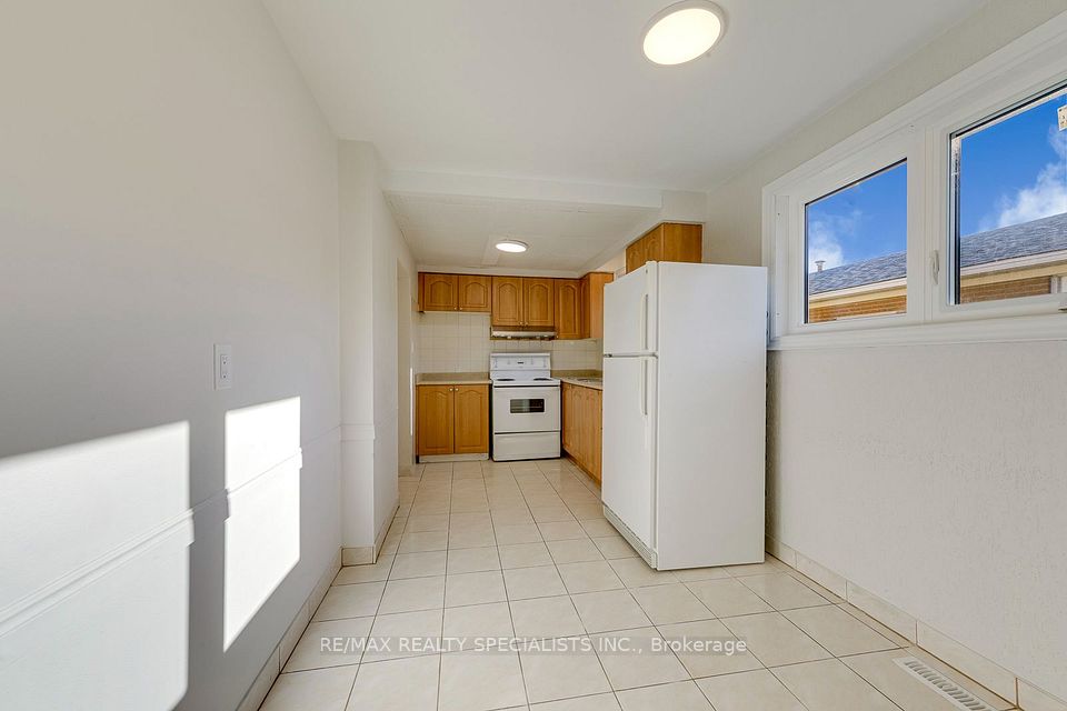 7605 Discus Crescent UPPER, Mississauga, ON L4T 2V4 7