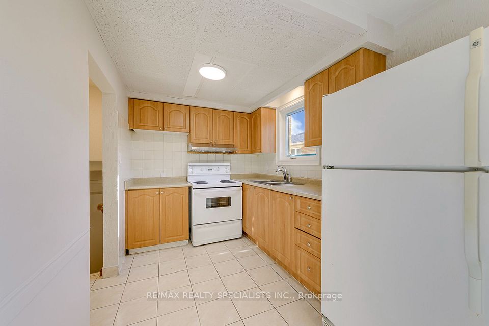 7605 Discus Crescent UPPER, Mississauga, ON L4T 2V4 9