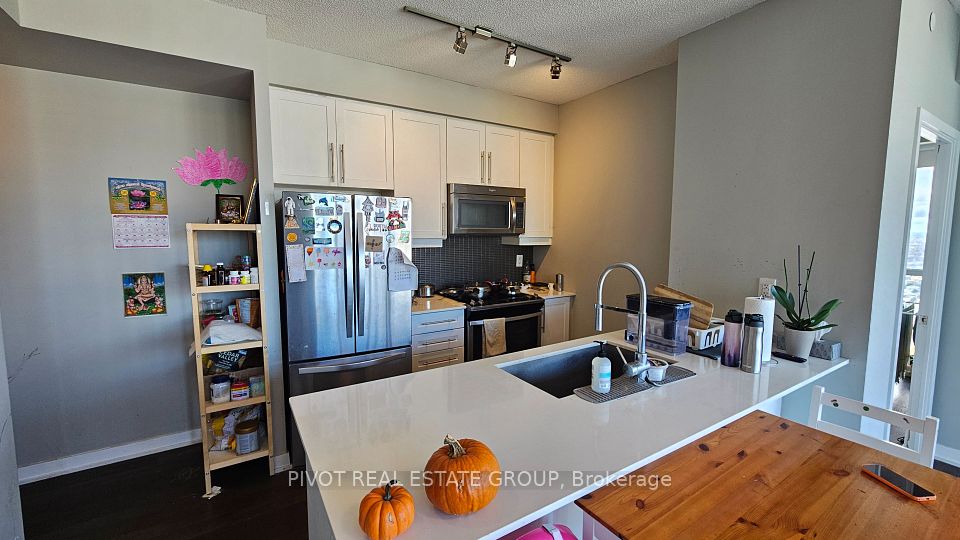 4011 Brickstone Mews 4002, Mississauga, ON L5B 0J7 2