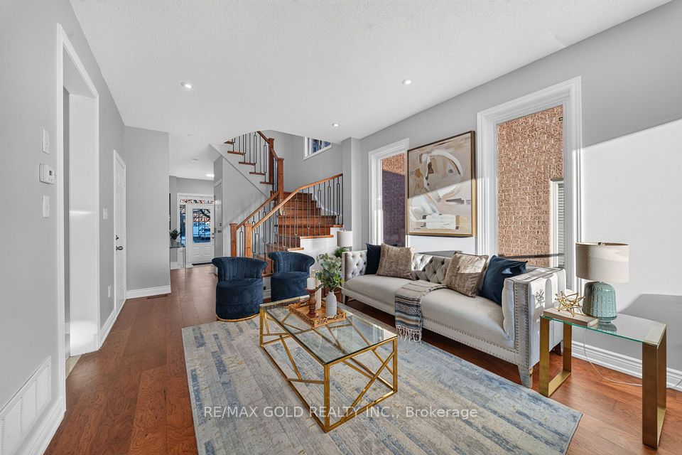 57 Harbourtown Crescent, Brampton, ON L6V 4P5 7