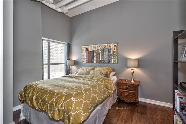 2 Fieldway Road 316, Toronto, ON M8Z 3L1 7