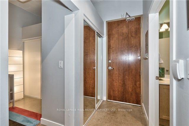 2 Fieldway Road 316, Toronto, ON M8Z 3L1 2