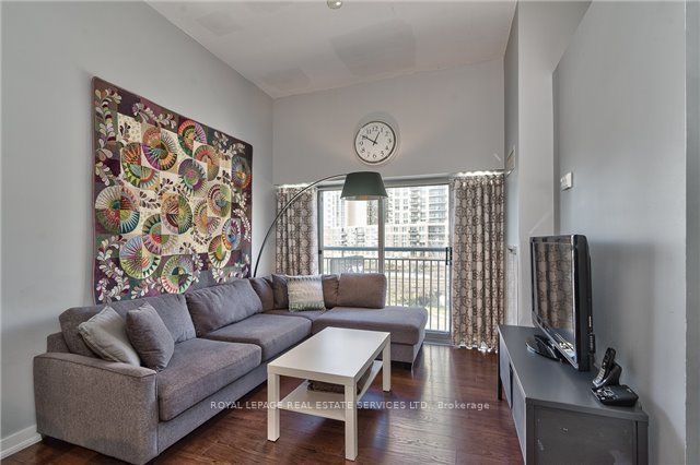 2 Fieldway Road 316, Toronto, ON M8Z 3L1 6