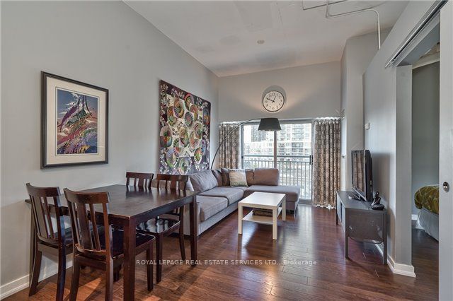 2 Fieldway Road 316, Toronto, ON M8Z 3L1 5