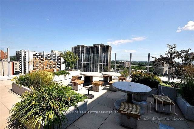2 Fieldway Road 316, Toronto, ON M8Z 3L1 12