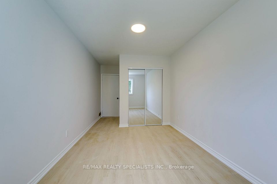 7605 Discus Crescent LOWER, Mississauga, ON L4T 2V4 9
