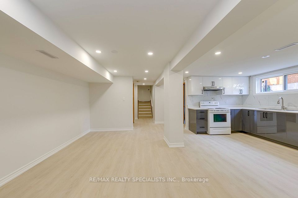 7605 Discus Crescent LOWER, Mississauga, ON L4T 2V4 9