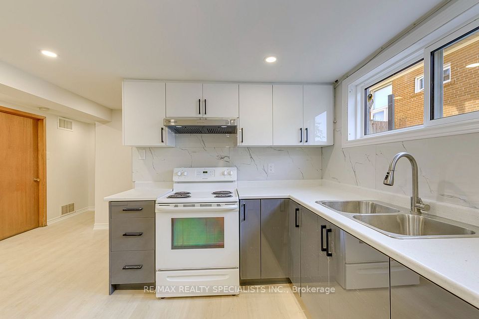 7605 Discus Crescent LOWER, Mississauga, ON L4T 2V4 12