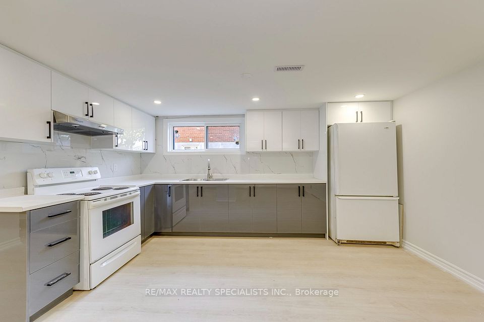 7605 Discus Crescent LOWER, Mississauga, ON L4T 2V4 10