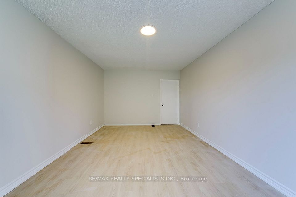 7605 Discus Crescent LOWER, Mississauga, ON L4T 2V4 7