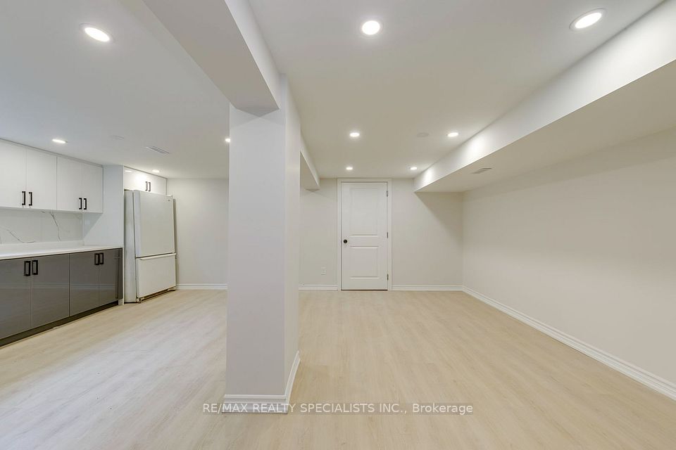 7605 Discus Crescent LOWER, Mississauga, ON L4T 2V4 7