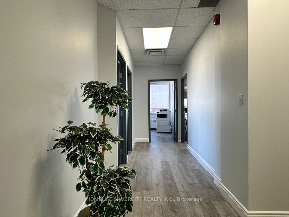 5170 Dixie Road, Mississauga, ON L4W 1E3 6