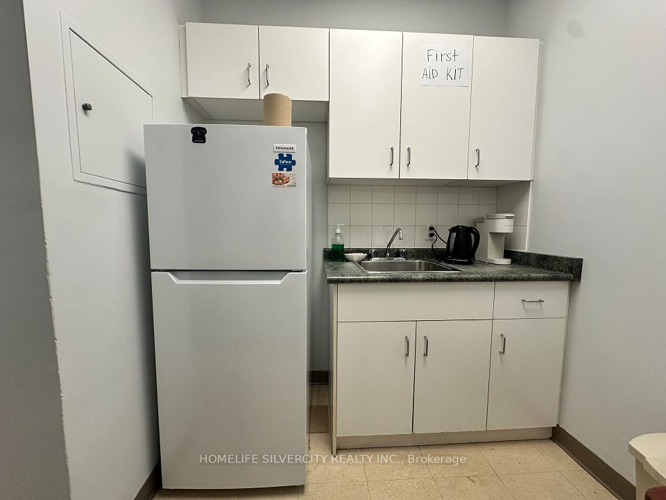 5170 Dixie Road, Mississauga, ON L4W 1E3 21