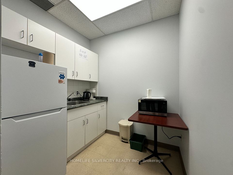 5170 Dixie Road, Mississauga, ON L4W 1E3 22