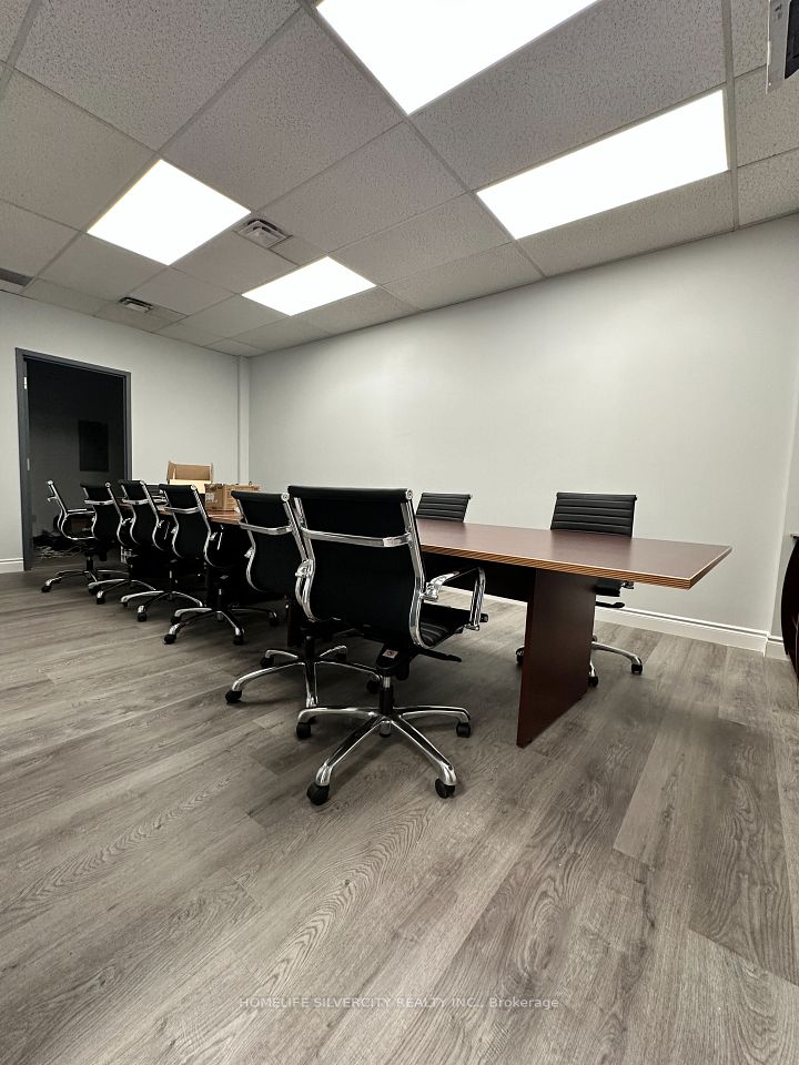 5170 Dixie Road, Mississauga, ON L4W 1E3 23