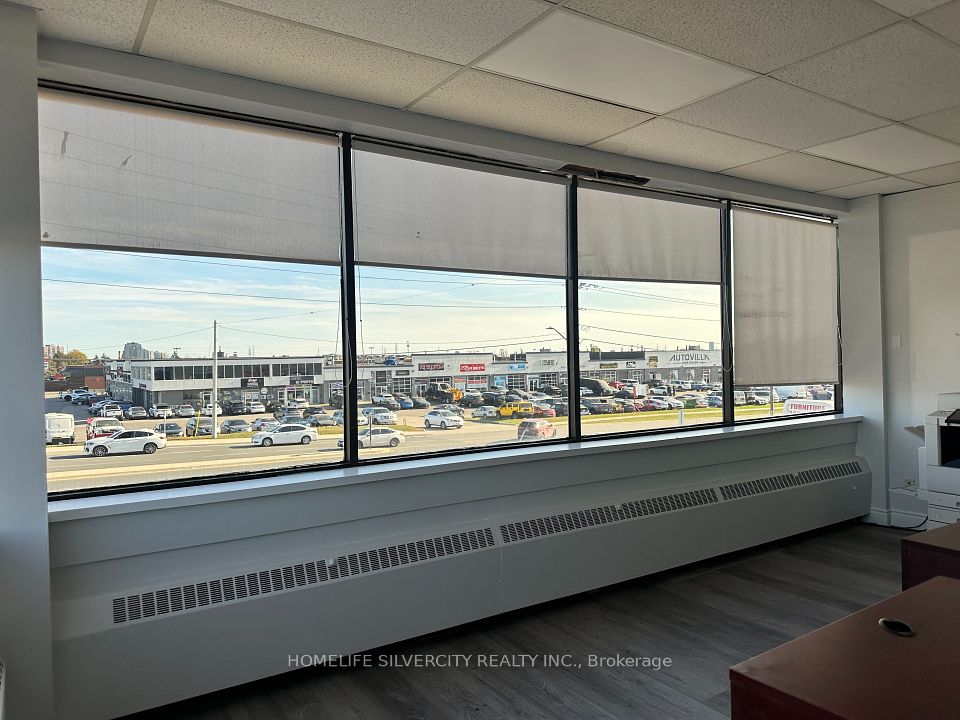 5170 Dixie Road, Mississauga, ON L4W 1E3 16